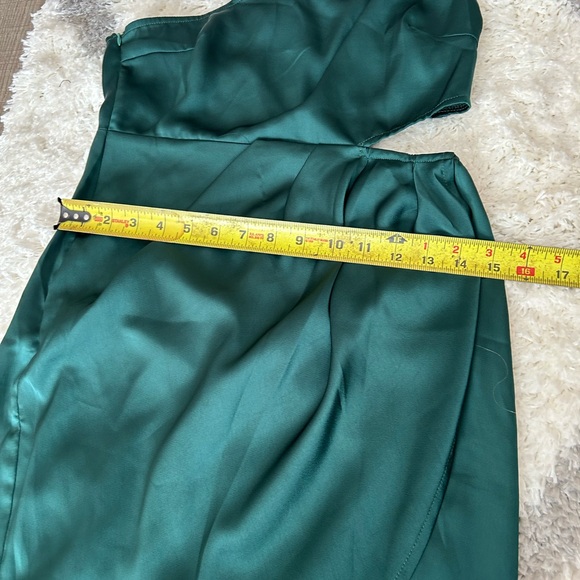 One shoulder drape cut out satin dress - Picture 8 of 9